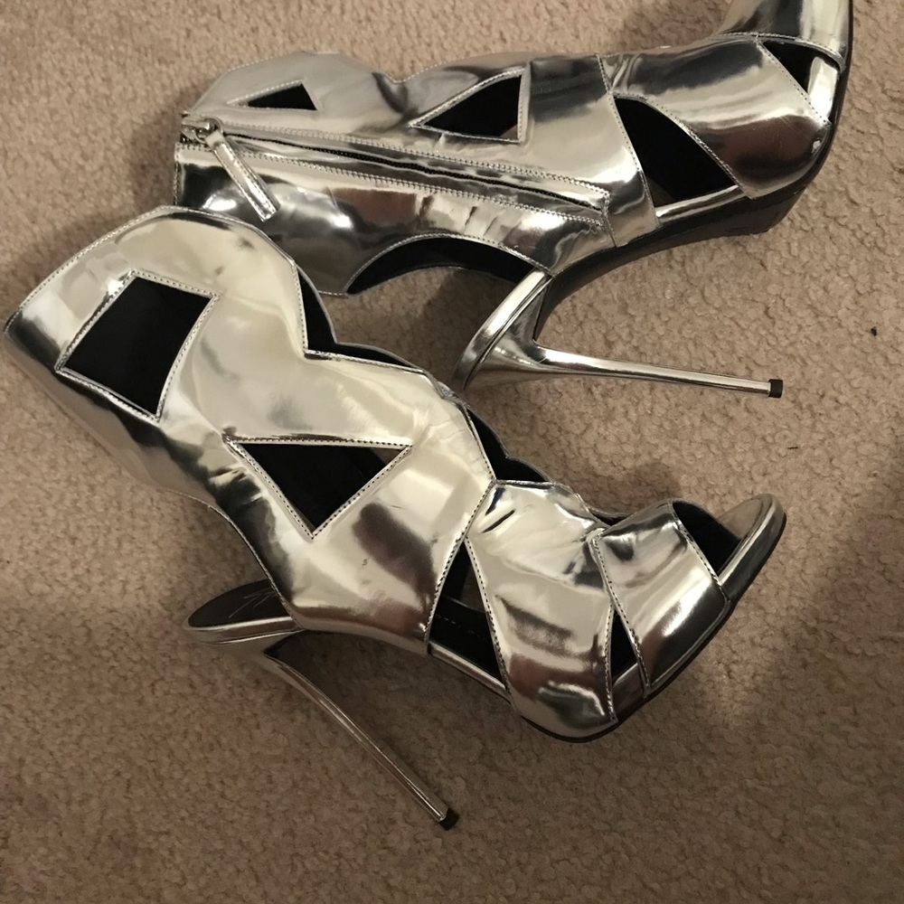 NEW Womens Silver Giuseppe Zanotti Spike Heel